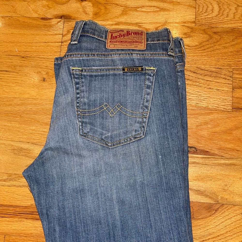 Lucky Brand jeans. Size 8, 29 inseam. Gently used. Sweet and Low crop